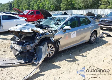 2018 Toyota Camry L z USA, uszkodzony, nr VIN 4T1B11HK4JU065652